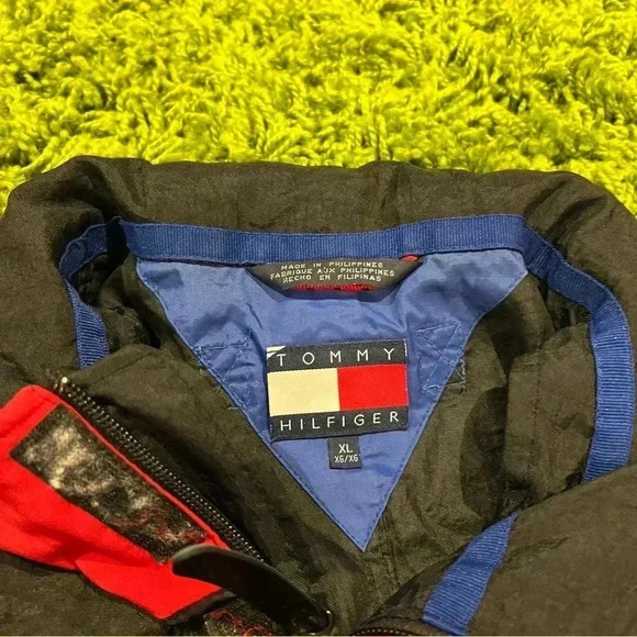 Vintage Tommy Hilfiger 1/4 Zip Pullover Windbreaker - Picture 3 of 9